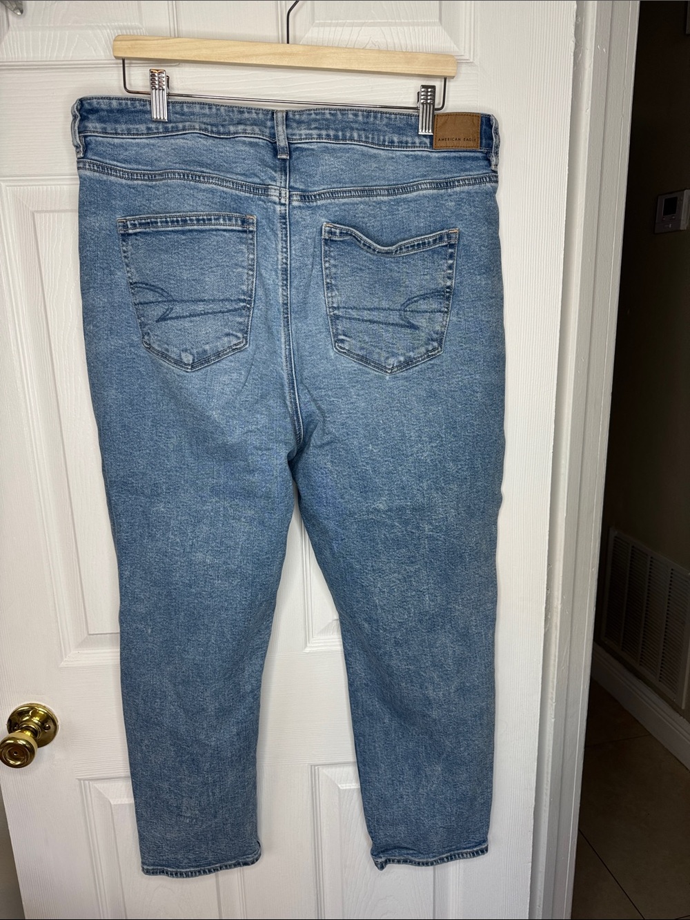 American Eagle Strigid Mom Light Wash Distressed Jeans. Sz 16 Short. - Picture 2 of 8